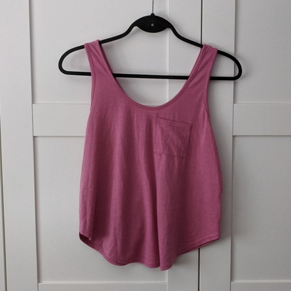 ❄️ 3/$25 Drapey Pink Cropped Tank with Back Zipper